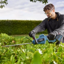 Erbauer 18V 550mm EHT18-Li - KIT Cordless Hedge Trimmer 9 Erbauer 18V 550mm EHT18-Li - KIT Cordless Hedge Trimmer -Hozelock Store erbauer 18v 550mm eht18 li kit cordless hedge trimmer3663602418269 01i scaled