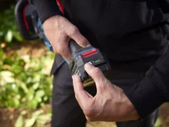 Erbauer 18V 550mm EHT18-Li - KIT Cordless Hedge Trimmer 12 Erbauer 18V 550mm EHT18-Li - KIT Cordless Hedge Trimmer -Hozelock Store erbauer 18v 550mm eht18 li kit cordless hedge trimmer3663602418269 13i scaled