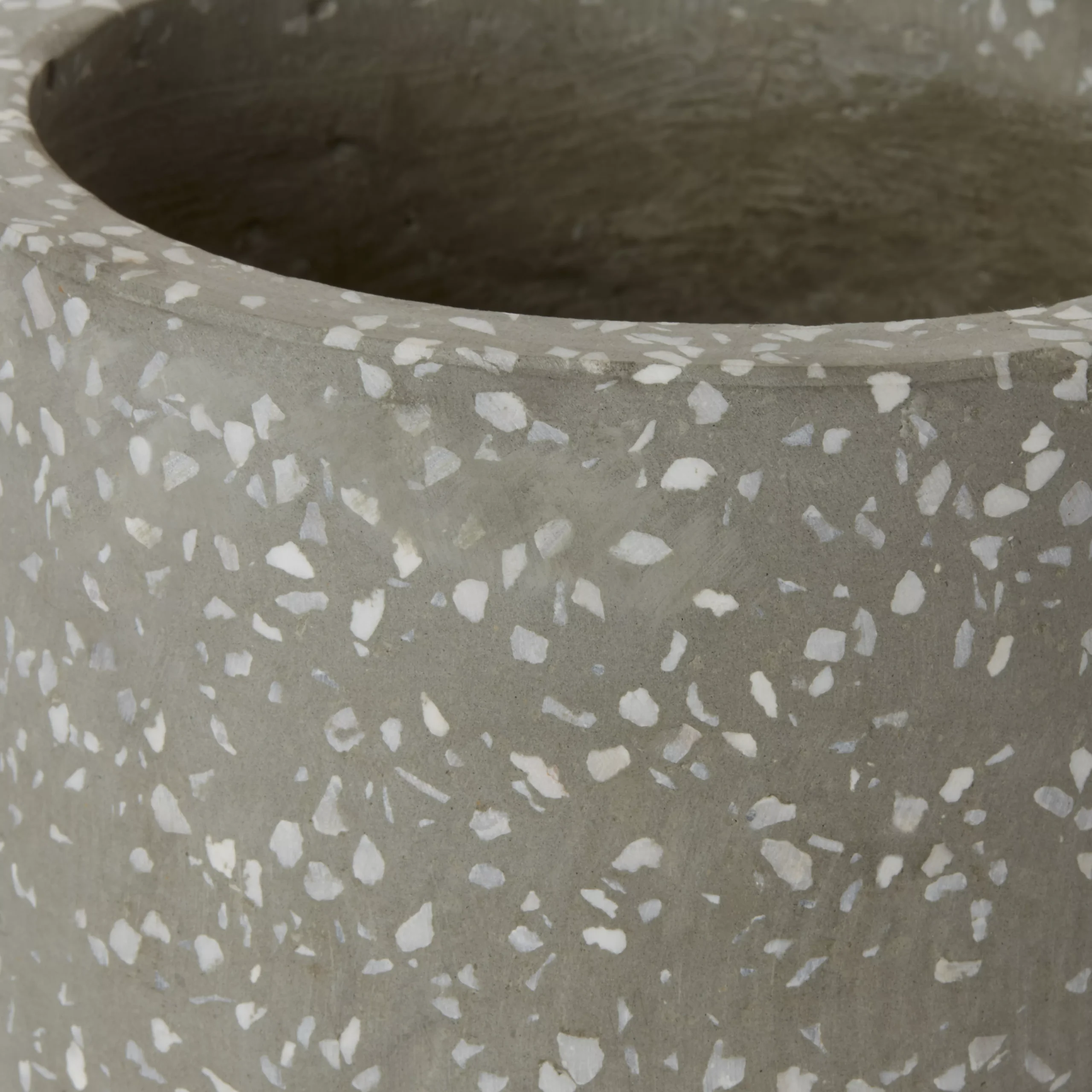 GoodHome Griffin Speckled Circular Plant Pot (Dia)16cm 2 GoodHome Griffin Speckled Circular Plant Pot (Dia)16cm - Image 2