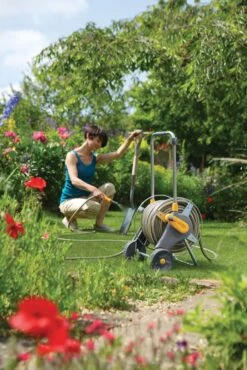 Hozelock Metal Hose Pipe Cart (L)40m -Hozelock Store hozelock metal hose pipe cart l 40m5010646058711 02bq