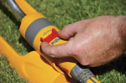 Hozelock Plus Swinging Sprinkler -Hozelock Store hozelock plus swinging sprinkler5010646037679 03i