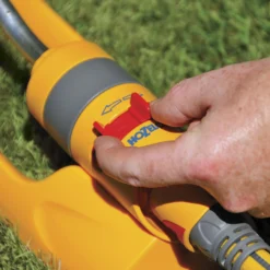 Hozelock Plus Swinging Sprinkler 13 Hozelock Plus Swinging Sprinkler -Hozelock Store hozelock plus swinging sprinkler5010646037679 04bq scaled