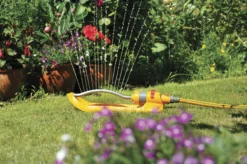 Hozelock Plus Swinging Sprinkler -Hozelock Store hozelock plus swinging sprinkler5010646037679 04i