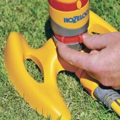 Hozelock Pro Oscillating Rotary Sprinkler -Hozelock Store hozelock pro oscillating rotary sprinkler5010646042819 06bq