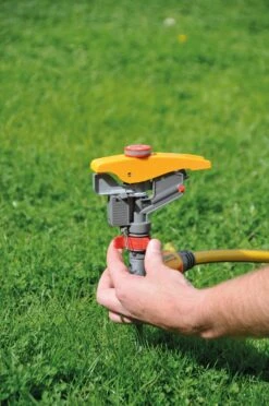 Hozelock Pulsating Pulse Sprinkler -Hozelock Store hozelock pulsating pulse sprinkler5010646057677 03bq