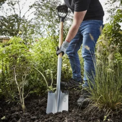 Magnusson Wooden Square Digging Spade -Hozelock Store magnusson wooden square digging spade5059340086651 01i scaled