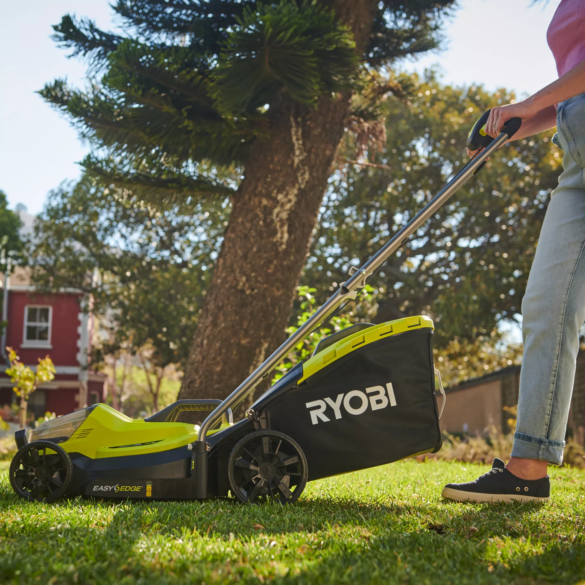 Ryobi ONE+ RLM18X33B50B Cordless 18V Rotary Lawnmower 3 Ryobi ONE+ RLM18X33B50B Cordless 18V Rotary Lawnmower - Image 3