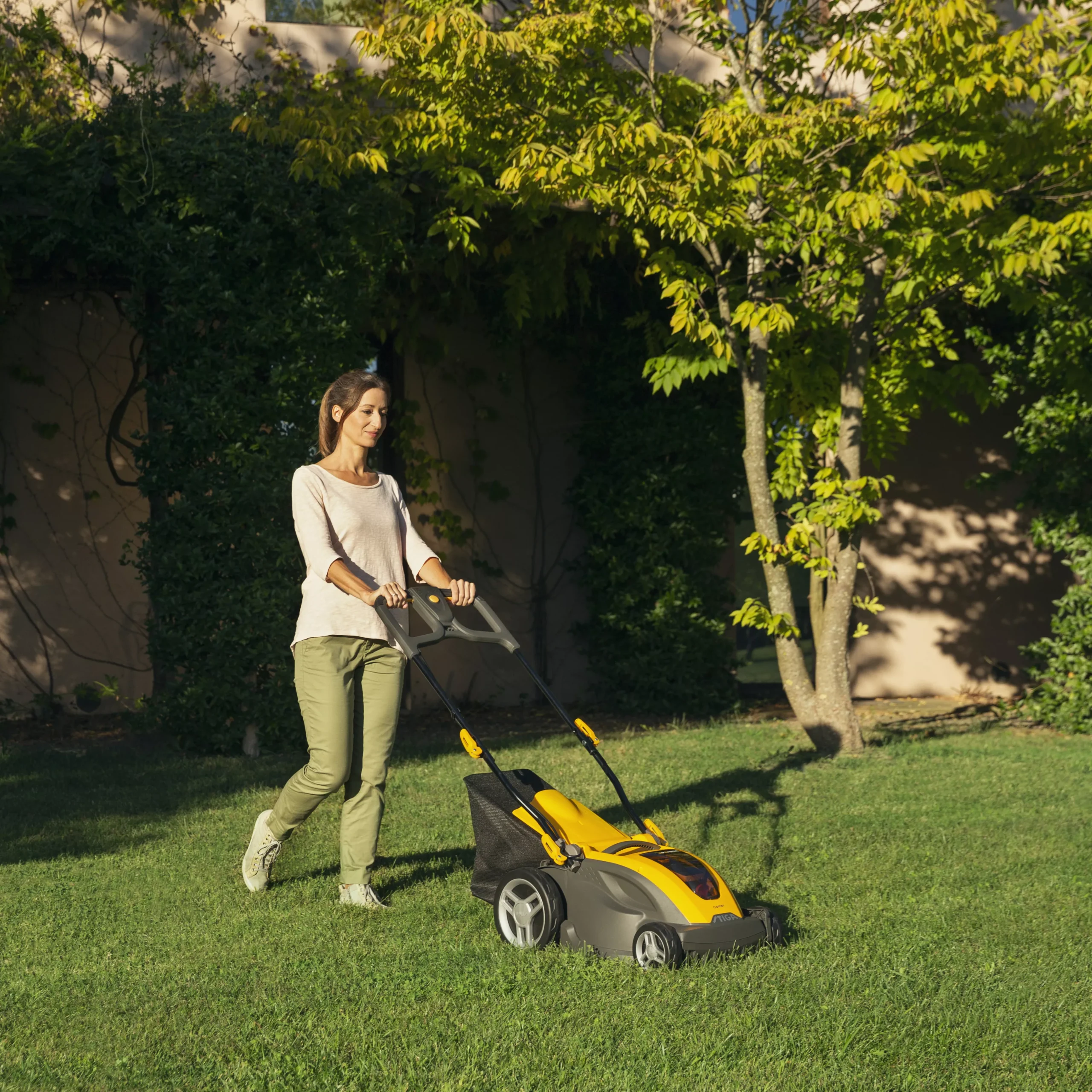 Stiga 48V Range Combi 340e Kit / 294386068/UKS Cordless 48V Rotary Lawnmower 10 Stiga 48V Range Combi 340e Kit / 294386068/UKS Cordless 48V Rotary Lawnmower - Image 10